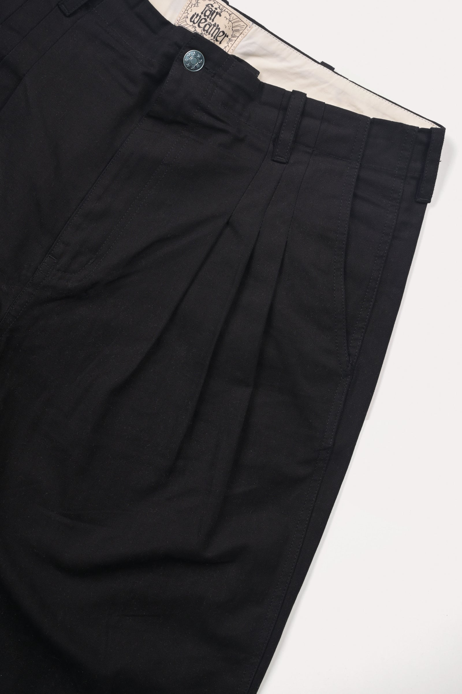 BLACK PLEATED TROUSER